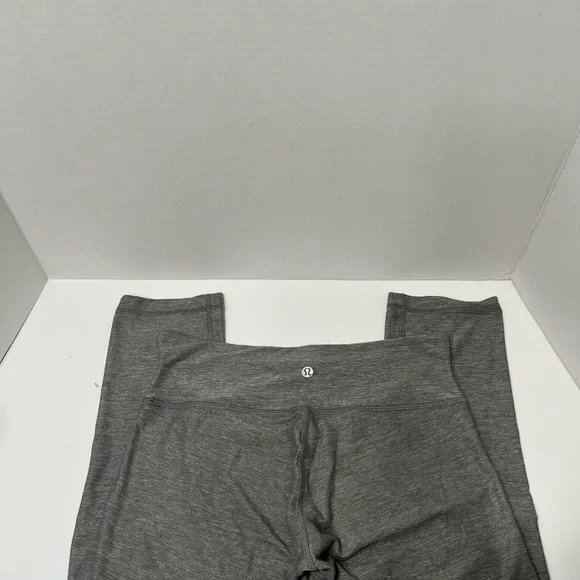Lululemon Grey Size 6 Women’s Short Leggings, waist 28”, inseam 23”, length - Picture 6 of 14